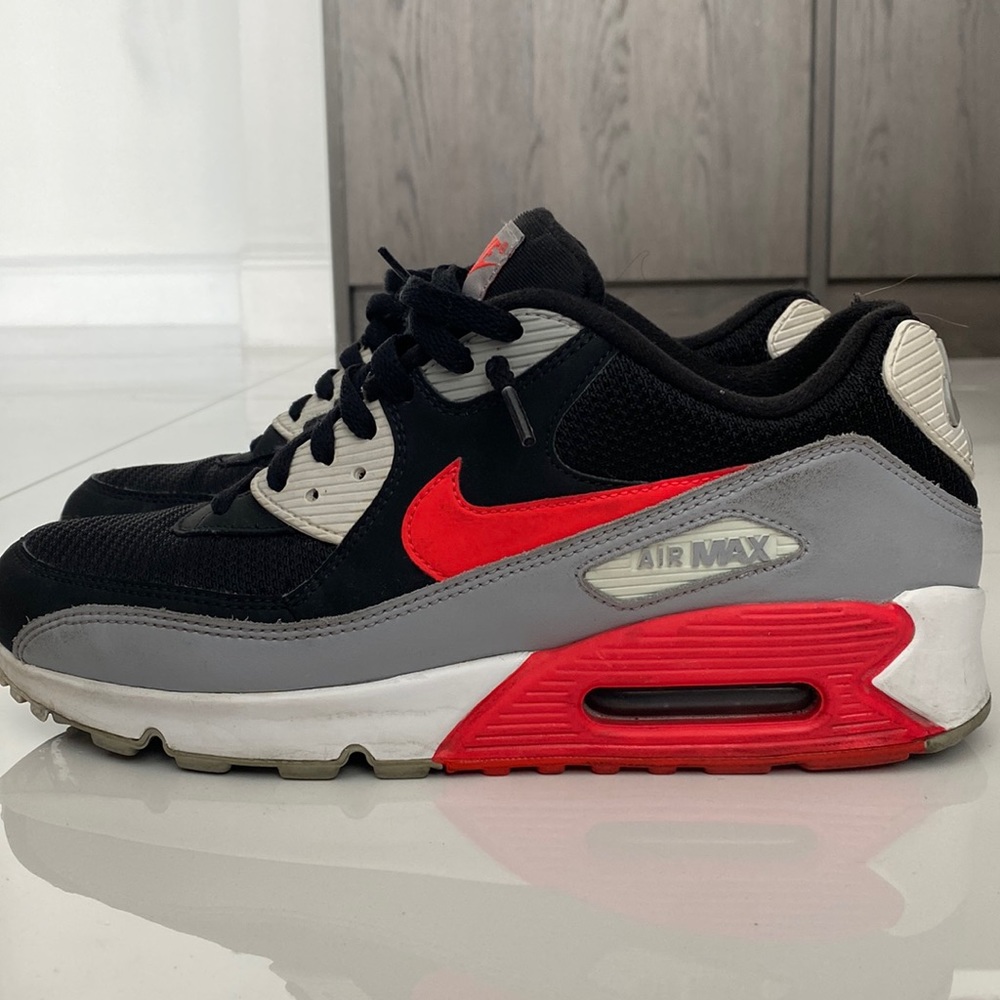 AirMax black red white size 10